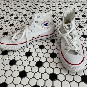 EUC Women’s 7 Converse All Star High Tops